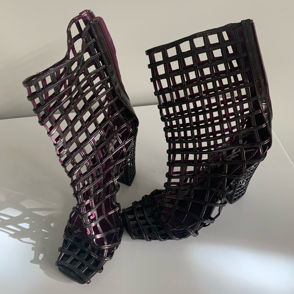 *SOLD* YVES SAINT LAURENT
Leather Cage Peep-Toe - Picture 4 of 15